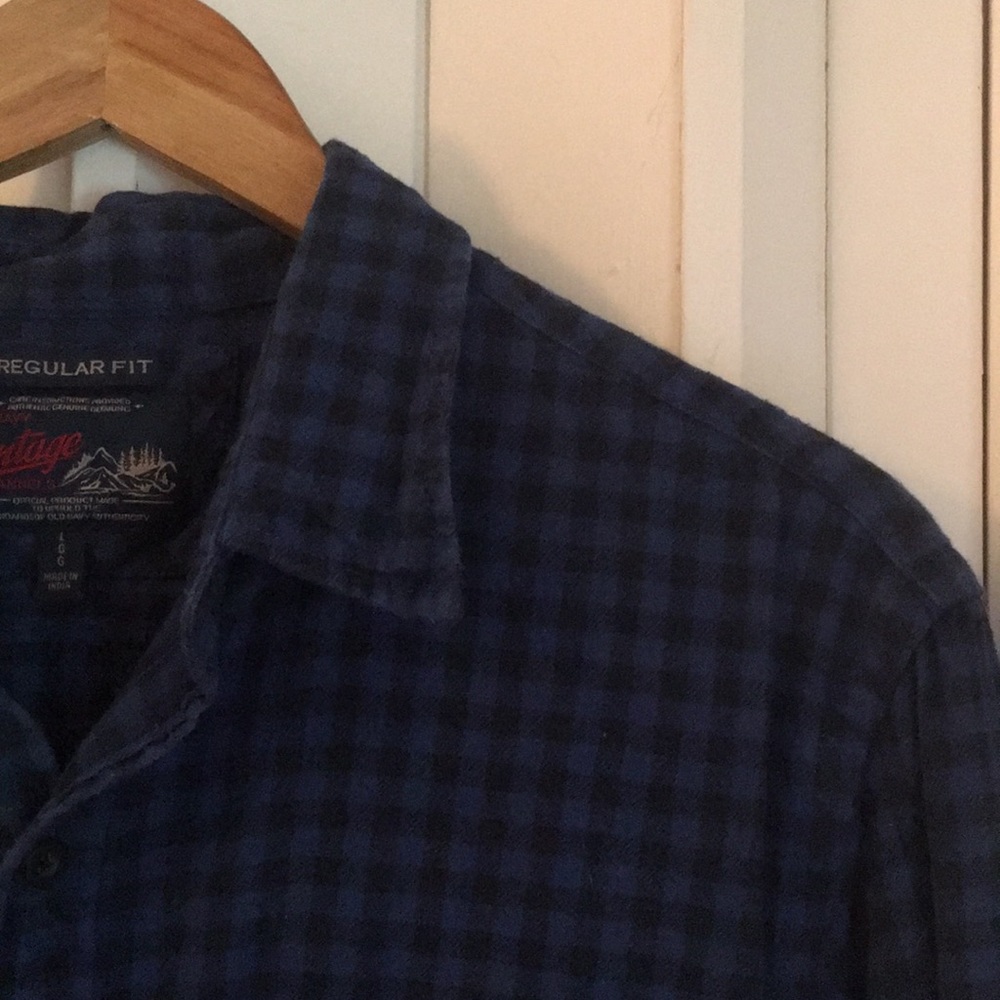 Handsome men’s blue & black flannel sz L